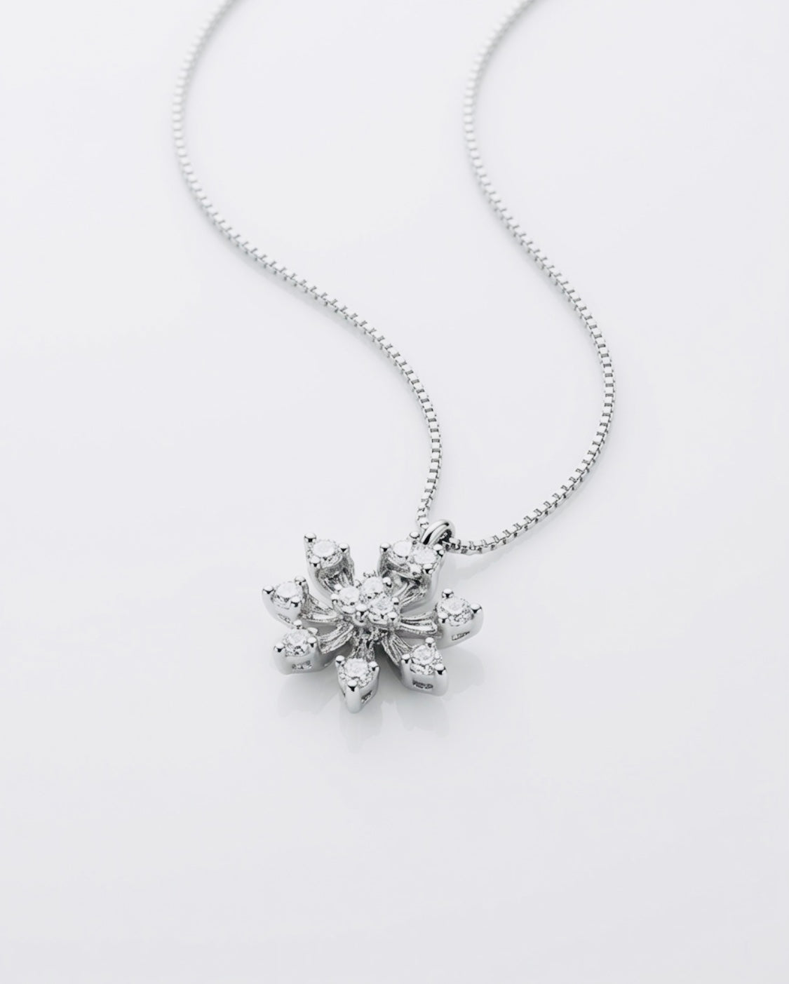 Collana in Oro Bianco con Pendente di Diamanti a Stella -collezione Galaxy